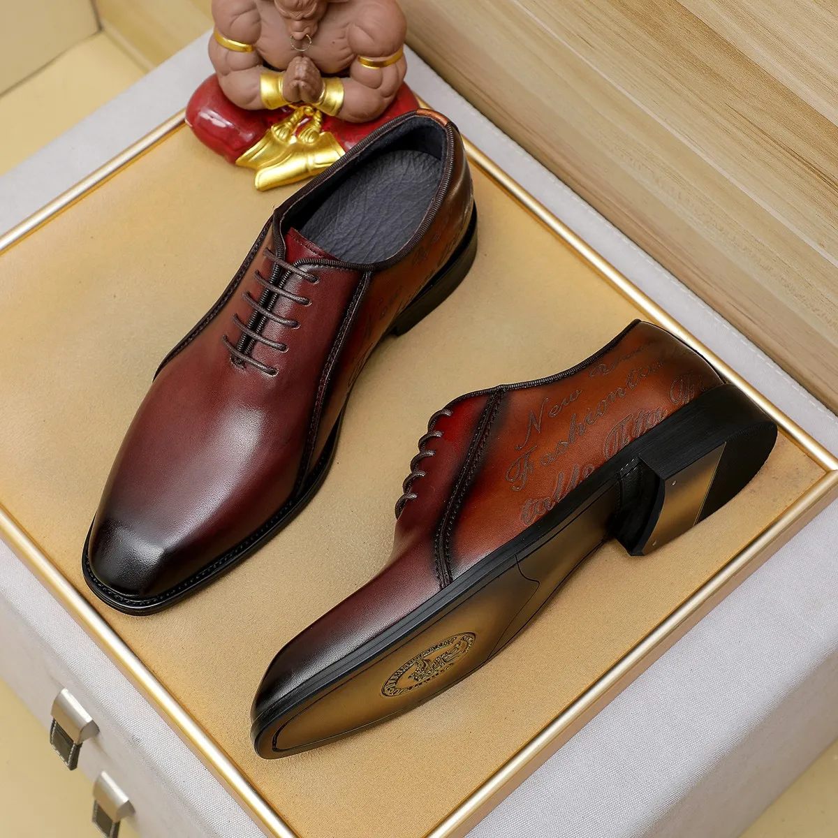 Men's shoes 💰620 💰 Louis Vuitton LV ® Autumn and Winter 🆕 models 🔛Full shoe counter First layer cowhide, 🐂leather lined casual shoes for men, super soft outsole, essential for driving. Counter synchronized original first layer cowhide completely 1:1 mold customization 🌹Top version, 2 colors available! Number: 38-45 (37.46. Customized)